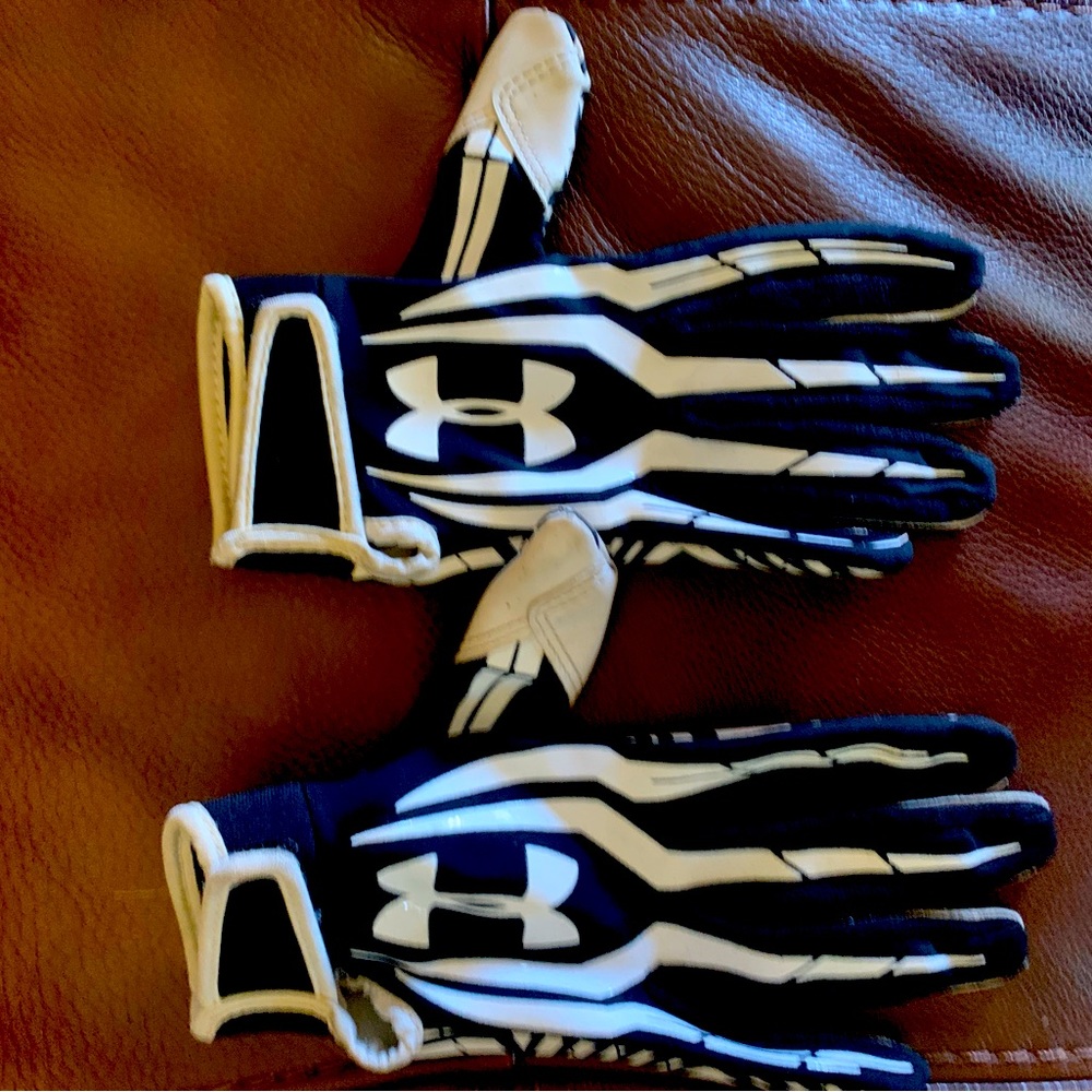 Youth Underarmour Sports Gloves